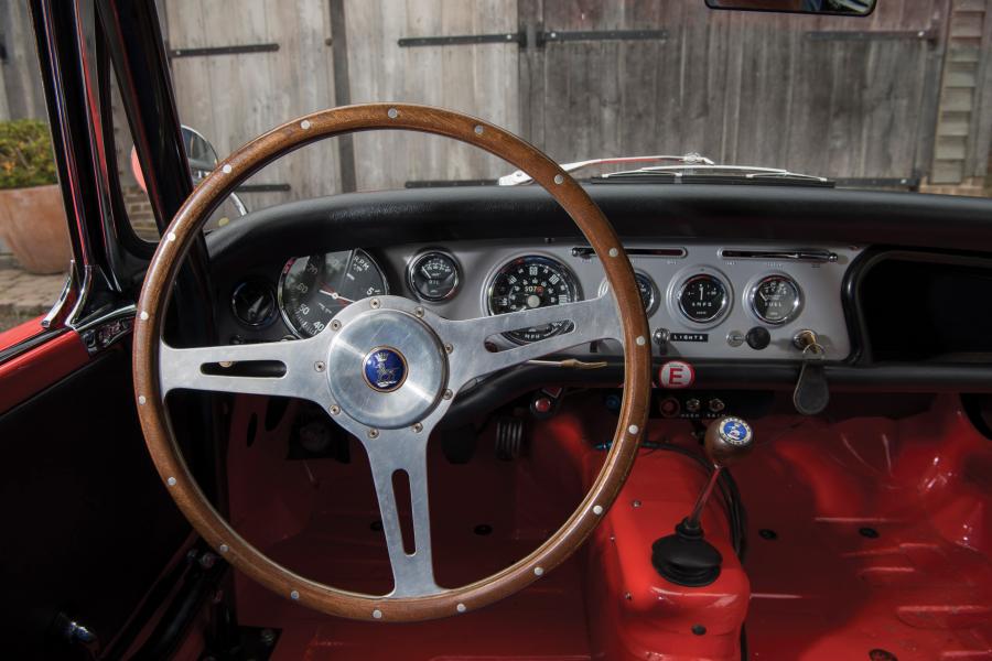 Панель приборов Sunbeam Alpine Coupe NART by Harrington (Series II) 1961 года  (фото 2 из 18)